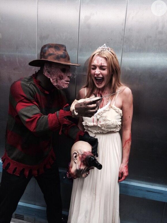 Lindsay Lohan se fantasiou de Carrie, do filme 'Carrie, a estranha' para a festa de Halloween do Cassino MGM Gran Foxwoods