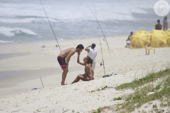Fernanda de Freitas também deu muitos beijos em seu namorado durante o tempo que passou na praia