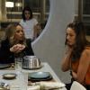 Amarilys (Danielle Winits) pede que Paloma (Paolla Oliveira) interceda em seu favor, para que não precise pagar o que deve ao hospital, em 'Amor à Vida'