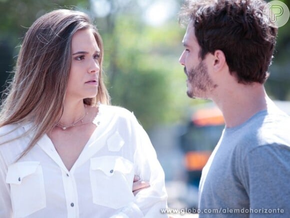 Lili (Juliana Paiva) atropela William (Thiago Rodrigues), em 'Além do Horizonte'.