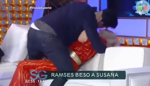 Sergio Marone surpreendeu Susana Giménez, apresentadora da TV argentina, com um beijo na boca