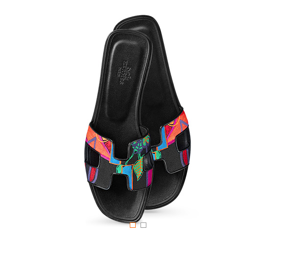 Sandálias rasteiras coloridas usadas por Marina Ruy Barbosa na Tailândia são da Hermès, vendidas a US$710, o equivalente a R$ 2.388