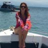 Para outro passeio de barco na Tailândia, Marina Ruy Barbosa escolheu vestido estampado do estilista Emilio Pucci