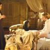 Mesmo tendo dormido na casa de Edgar (Thiago Fragoso), Laura (Marjorie Estiano) não aceita voltar a morar com ele em 'Lado a Lado'