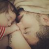 Ex-BBB Fernando Medeiros posa com filho, Lucca, de 4 meses, em foto compartilhada nesta quarta-feira, dia 06 de julho de 2016