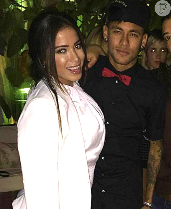 Segundo fonte do Purepeople, Anitta já estava solteira na festa do Neymar, quando foi vista entrando na casa do jogador pelos fundos e indo para cômodo reservado