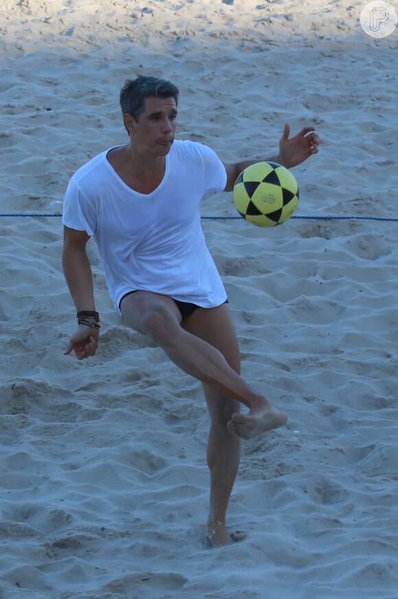Marcio Garcia mostrou habilidade jogando futevôlei na Praia do Pepino, Rio de Janeiro, nesta quarta-feira, 06 de julho de 2016