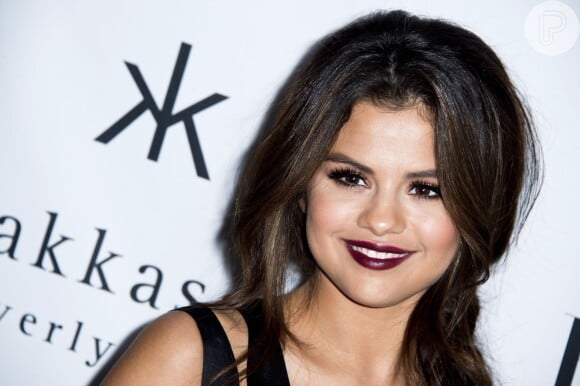 Selena Gomez participa de lançamento de revista