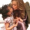 Beyoncé publicou em seu site oficial uma foto com a filha usando um vestido da coleção verão 2015 de Barbara Casasola