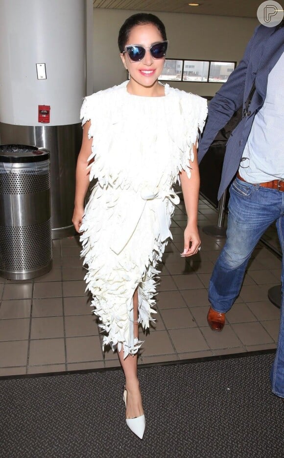 Lady Gaga apostou em um modelito de Lenny Niemeyer da coleção Verão 2016, durante um passeio em Nova York