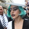 Lady Gaga apostou em um look do estilista brasileiro Pedro Lourenço em viagem de divulgação do álbum 'Born This Way' em 2011, em Paris, na França