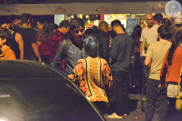 Marcelo Adnet é fotografado abraçado e de mãos dadas com jovem no Rio, na madrugada desta sexta-feira, 8 de julho de 2016