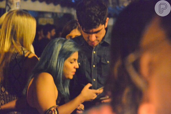 Marcelo Adnet é fotografado abraçado e de mãos dadas com jovem no Rio, na madrugada desta sexta-feira, 8 de julho de 2016