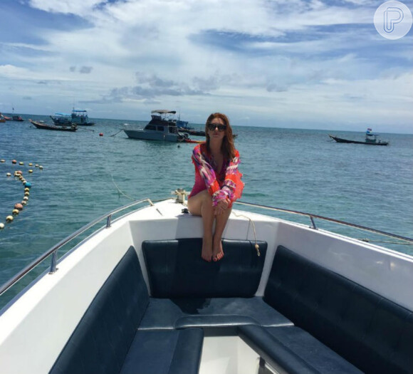 Marina Ruy Barbosa posou na proa do barco em passeio pela ilha de Koh Samui, na Tailândia