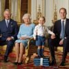 Em dezembro de 2015, príncipe George apareceu sorridente ao lado do pai, príncipe William, da bisavó, Rainha Elizabeth, e do avô, príncipe Charles, em foto comemorativa para o aniversário de 90 anos da matriarca