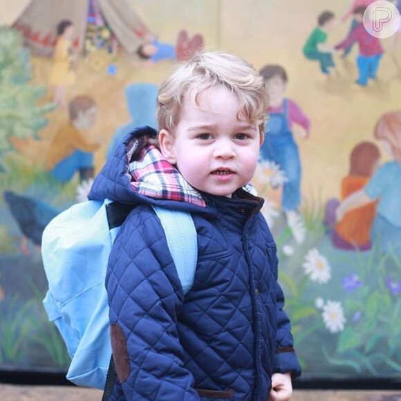 De mochila nas costas, príncipe George foi ao primeiro dia de aula em 6 de janeiro de 2016