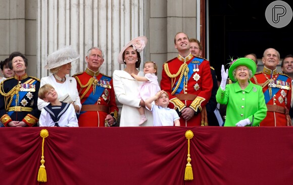 Príncipe George posa com a família, em junho de 2016, nas comemorações dos 90 anos da rainha Elizabeth