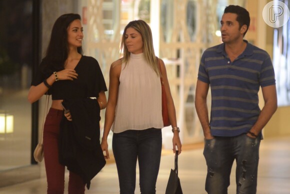 Latino foi às compras com a namorada e a filha em um shopping na Zona Oeste do Rio de Janeiro