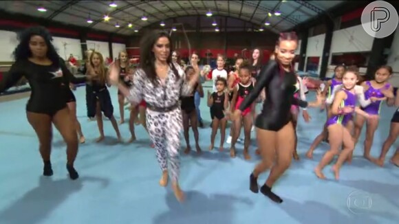 Anitta foi ao treino de Daniele Hypolito ensinar alguns passos de dança para a ginasta, que vai se apresentar ao som de suas músicas nas Olimpíadas do Rio