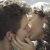 Arthur (Gabriel Kaufmann) e Julia (Lívian Aragão) se beijam, no capítulo de quarta-feira, dia 20 de julho de 2016, na novela 'Malhação: Seu Lugar no Mundo