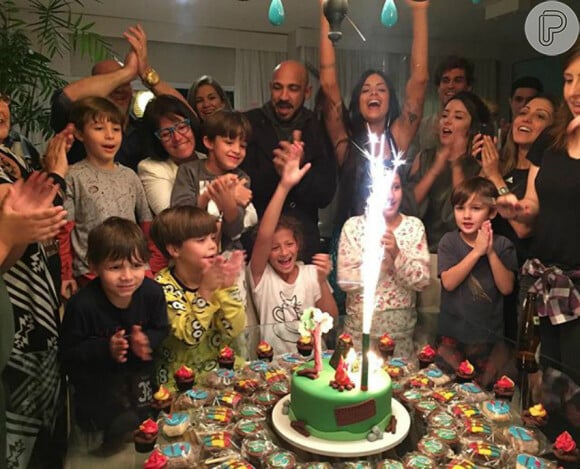 Bailaria fez uma festa do pijama em sua casa para os amigos de seu filho Nathan, que completa seis anos, nesta segunda-feira, 11 de julho de 2016