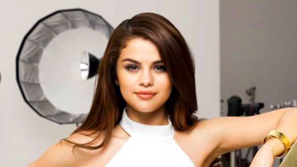 Selena Gomez leva fãs à loucura ao falar português em comercial: 'Me apaixonei!'
