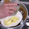 Mosca estava na manteiga que Ana Maria Braga misturou aos outros ingredientes da calda de um bolo de chocolate com banana