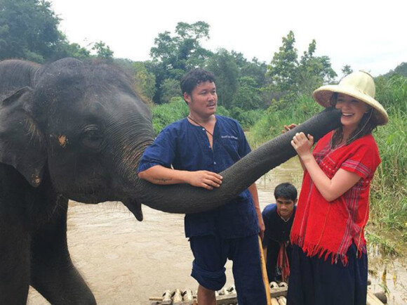 No ponto turístico, Marina brincou com os elefantes e ainda recebeu um beijo de um deles. 'Pensa num beijo babado', legendou ela na foto do Instagram