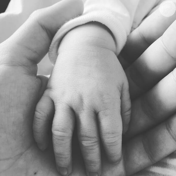 Sophie Charlotte e Daniel de Oliveira só haviam mostrado a mão do filho, Otto, quando ele nasceu, em março