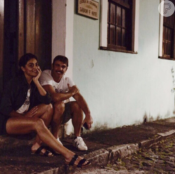 Atriz está em Salvador para as filmagens e posou no cenário ao lado de Marcelo Faria, também no elenco de 'Dona Flor e Seus Dois Maridos'