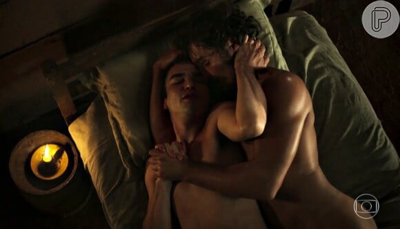 A cena de sexo em 'Liberdade, Liberdade' foi elogiada na web na última terça (13)
