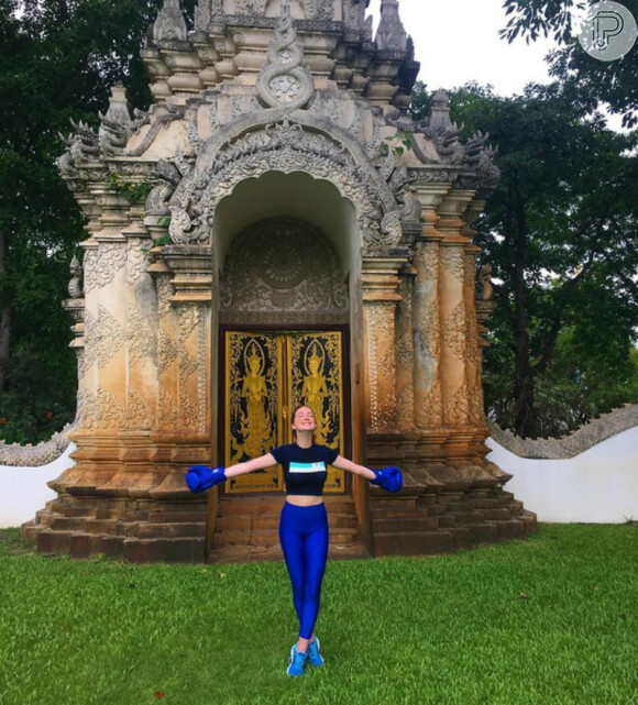 'É incrível viajar e poder conhecer de perto a cultura e os hábitos de outro país. Eu amo luta! Hoje, aqui de manhã, fizemos a aula de boxe tailandês, o muay thai', publicou a artista em seu perfil do Instagram, na noite desta terça-feira, 13 de julho de 2016