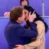 Helen Ganzarolli comentou a simulação de beijo com Silvio Santos: 'Fiquei tensa'