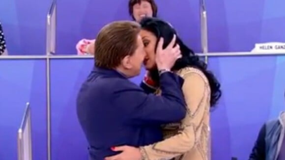 Helen Ganzarolli comenta simulação de beijo com Silvio Santos: 'Fiquei tensa'