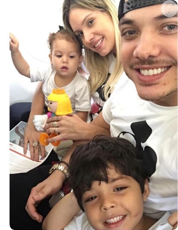 Wesley Safadão parabenizou a filha, Ysis, que completa 2 anos nesta quinta-feira, 14 de julho de 2016, no Instagram. O cantor, que vai se casar com a mãe da menina, Thyane Dantas, também é pai de Yhudy, de 5 anos, fruto de uma união anterior