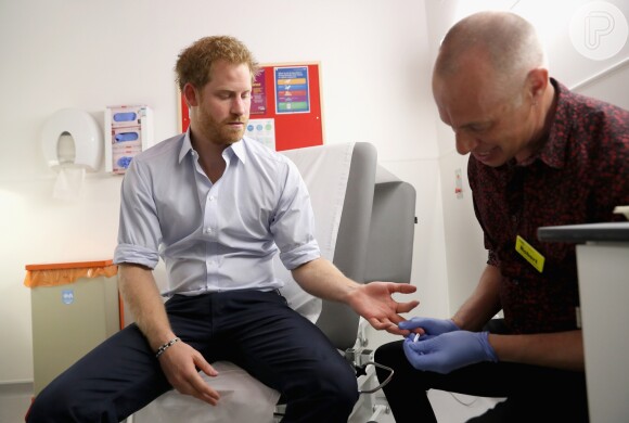 Príncipe Harry realizou um teste de HIV para mostrar o quanto é fácil