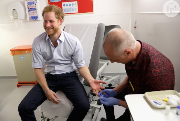 Foto: Príncipe Harry realizou um teste de HIV ao vivo, nas redes sociais da  família real - Purepeople