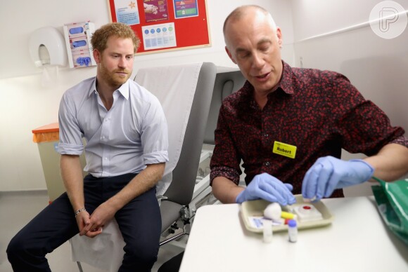 Foto: Príncipe Harry realizou um teste de HIV ao vivo, nas redes sociais da  família real - Purepeople