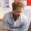 Príncipe Harry realizou um teste de HIV ao vivo, nas redes sociais da família real, para uma campanha de conscientização, nesta quinta-feira, 14 de julho de 2016