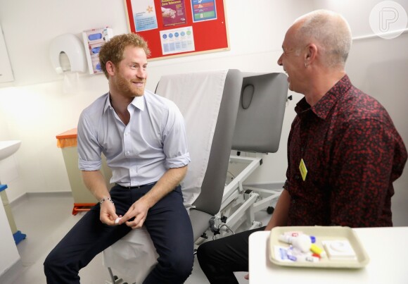 Foto: Príncipe Harry realizou um teste de HIV ao vivo, nas redes sociais da  família real - Purepeople