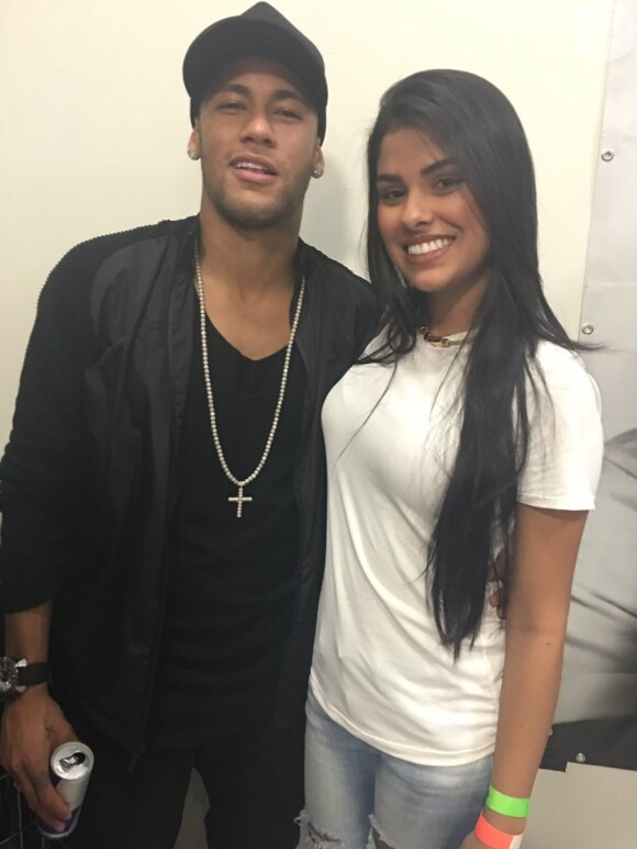 Ex-BBB Munik elogia Neymar após foto com jogador durante encontro com fãs nesta quinta-feira, dia 14 de julho de 2016