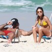 Lucas Lucco curte praia com Cynthia Senek, colega de elenco em 'Malhação'. Fotos