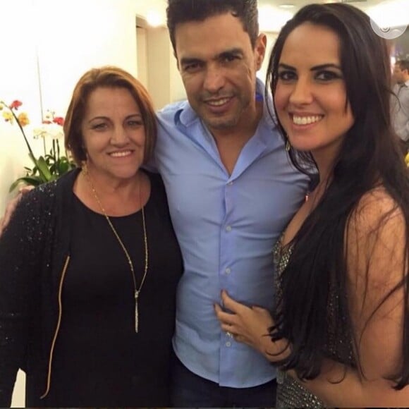Graciele Lacerda posa com Zezé Di Camargo e a mãe, Maria das Graças
