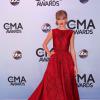 Taylor Swift foi homenageada com o troféu especial de auge da carreira na 47ª premiação da Associação da Música Country