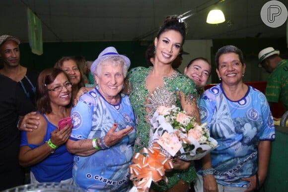 Milena Nogueira é coroada rainha de bateria da Império Serrano, em Madureira, no Rio de Janeiro
