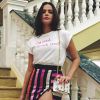 Bruna Marquezine viaja para Cuba e exibe pernas em look com saia fendada