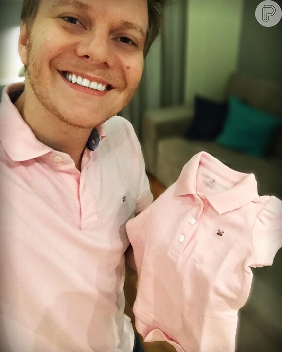 Michel Teló exibe roupa idêntica a sua para a filha, Melinda, nesta quarta-feira, dia 20 de julho de 2016