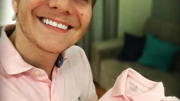 Michel Teló exibe roupa idêntica a sua para a filha, Melinda: 'Ansioso'