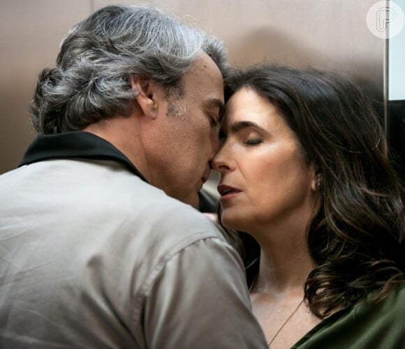 Aparício (Alexandre Borges) declara seu amor por Rebeca (Malu Mader) e pede que ela não se case com Pedro (Othon Bastos), em cenas da novela 'Haja Coração'