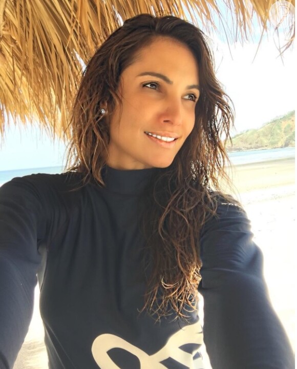 O surfe é apenas um dos exercícios que a apresentadora Patricia Poeta pratica. Ela se exercita todos os dias e reveza entre a musculação e o aeróbio